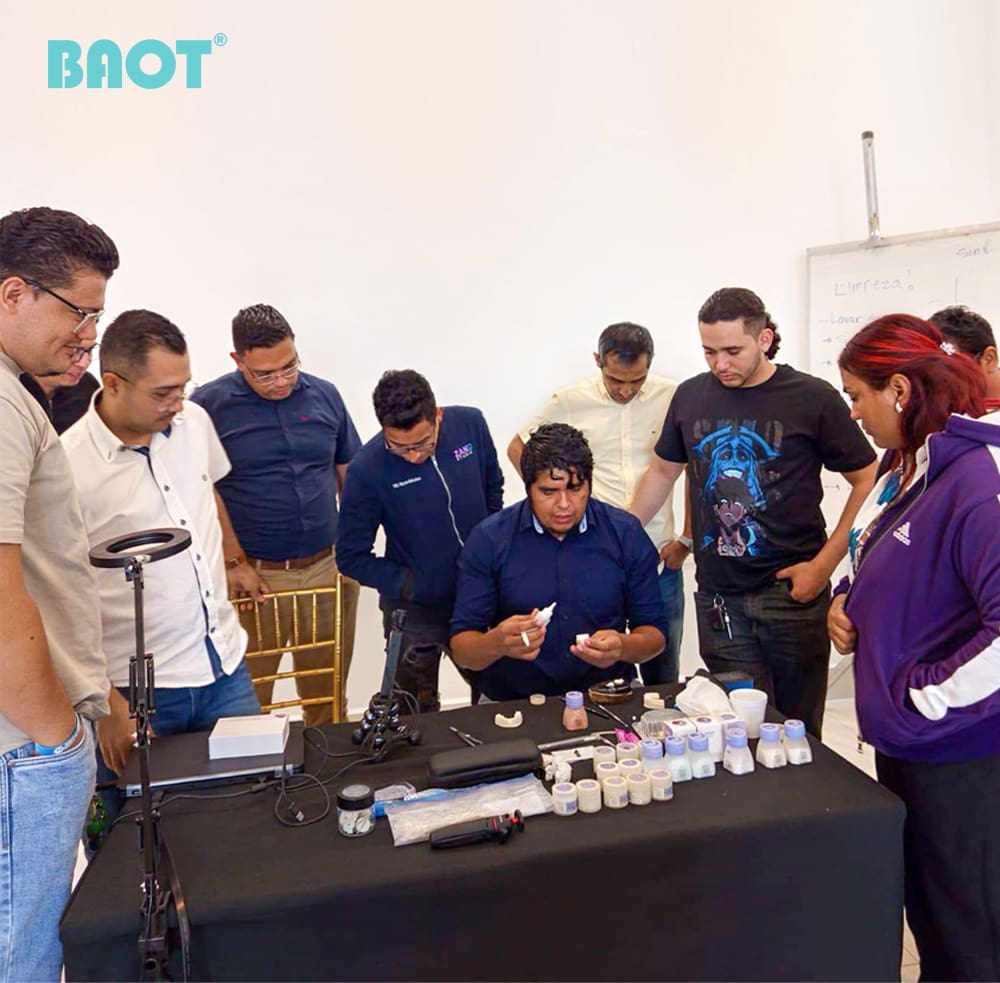 Lớp học chuyên sâu về sứ nha khoa với Ernesto Larios Montano tại Nicaragua